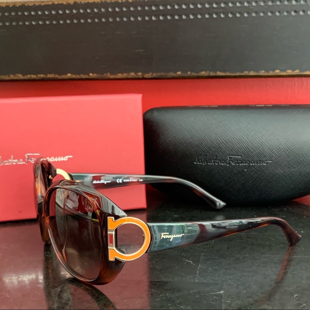 SOLD OUT! Salvatore Ferragamo Tortoise Sunglasses NIB - Picture 7 of 12
